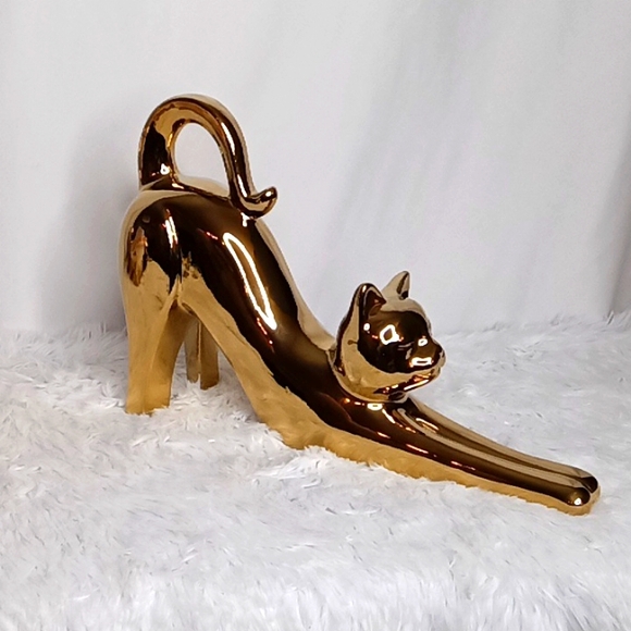 Stretching Cat Decor Statue 🐈 - Picture 4 of 11